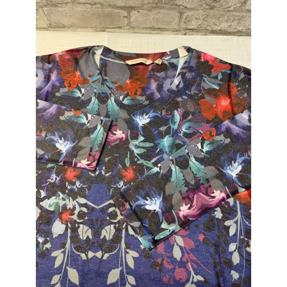 Soft Surroundings Pullover Top Soft Knit Blue Floral Womens Large V-Neck - Picture 10 of 10